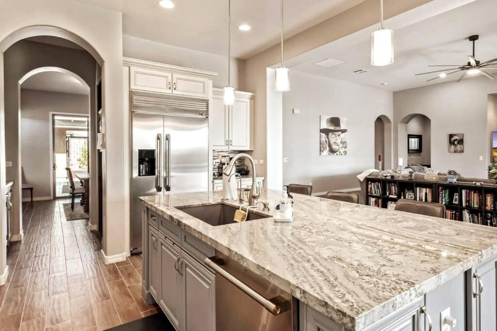 Phoenix Home With Heated Pool, Desert Views & Hot Tub Anthem Buitenkant foto